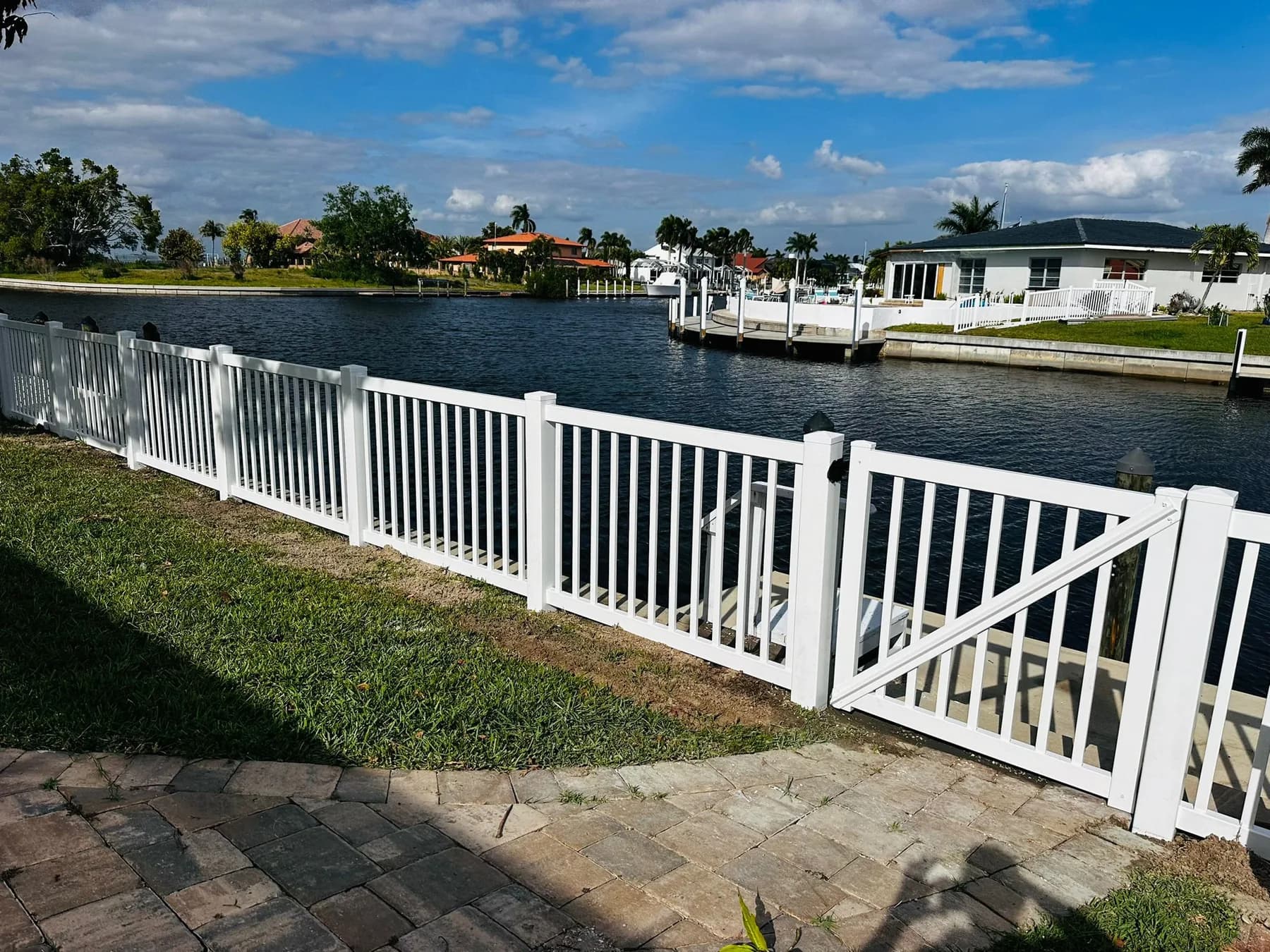 Vinyl fence installation residential
